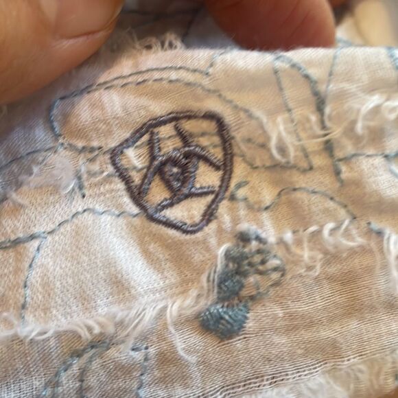 Vtg 90s/Y2K Ariat white torn ribbon snap front shirt with blue floral embroidery - Picture 9 of 9